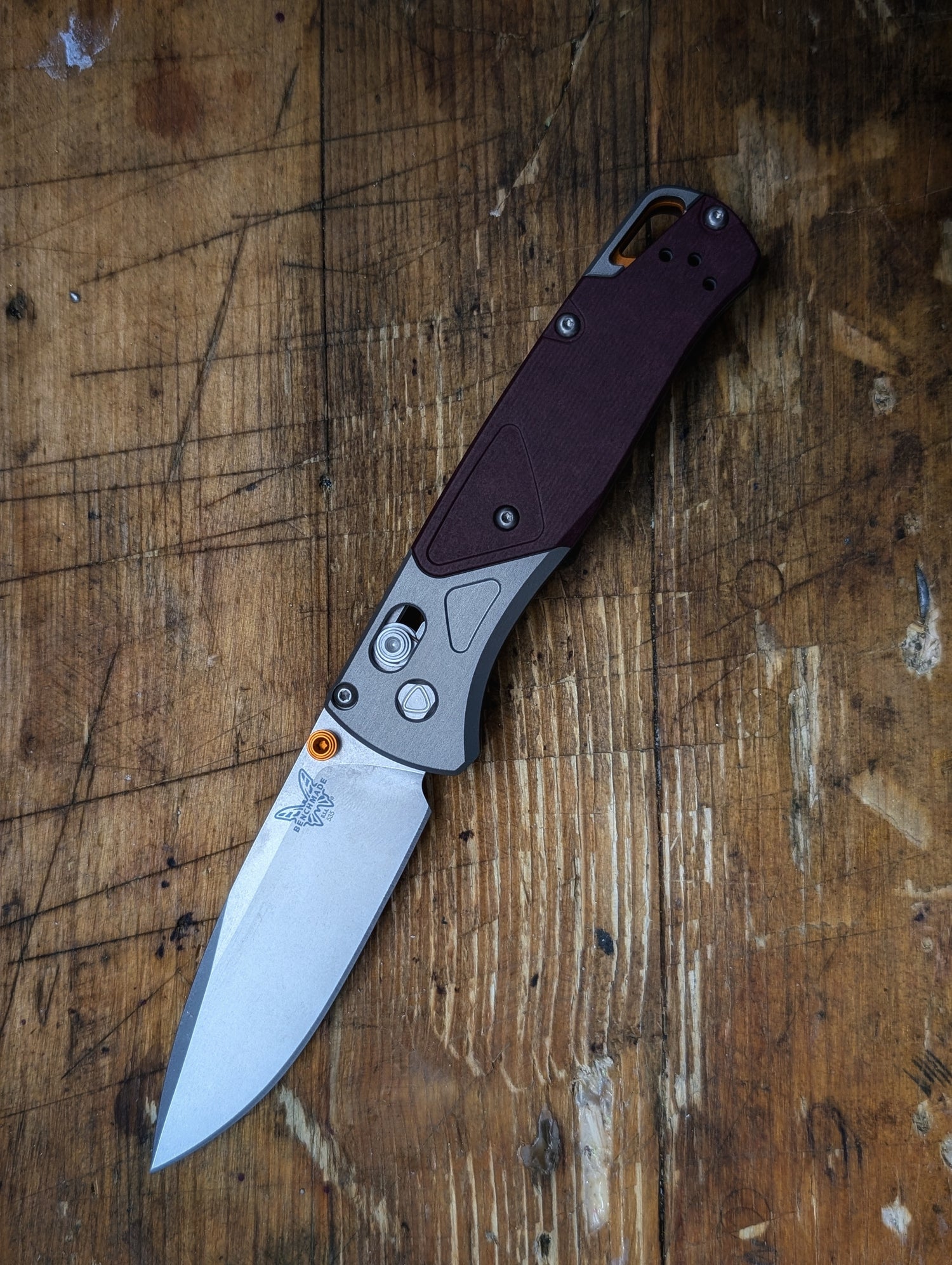 Benchmade 535-09 Bugout, S90V, Gray/ Red Richlite Taschenmesser