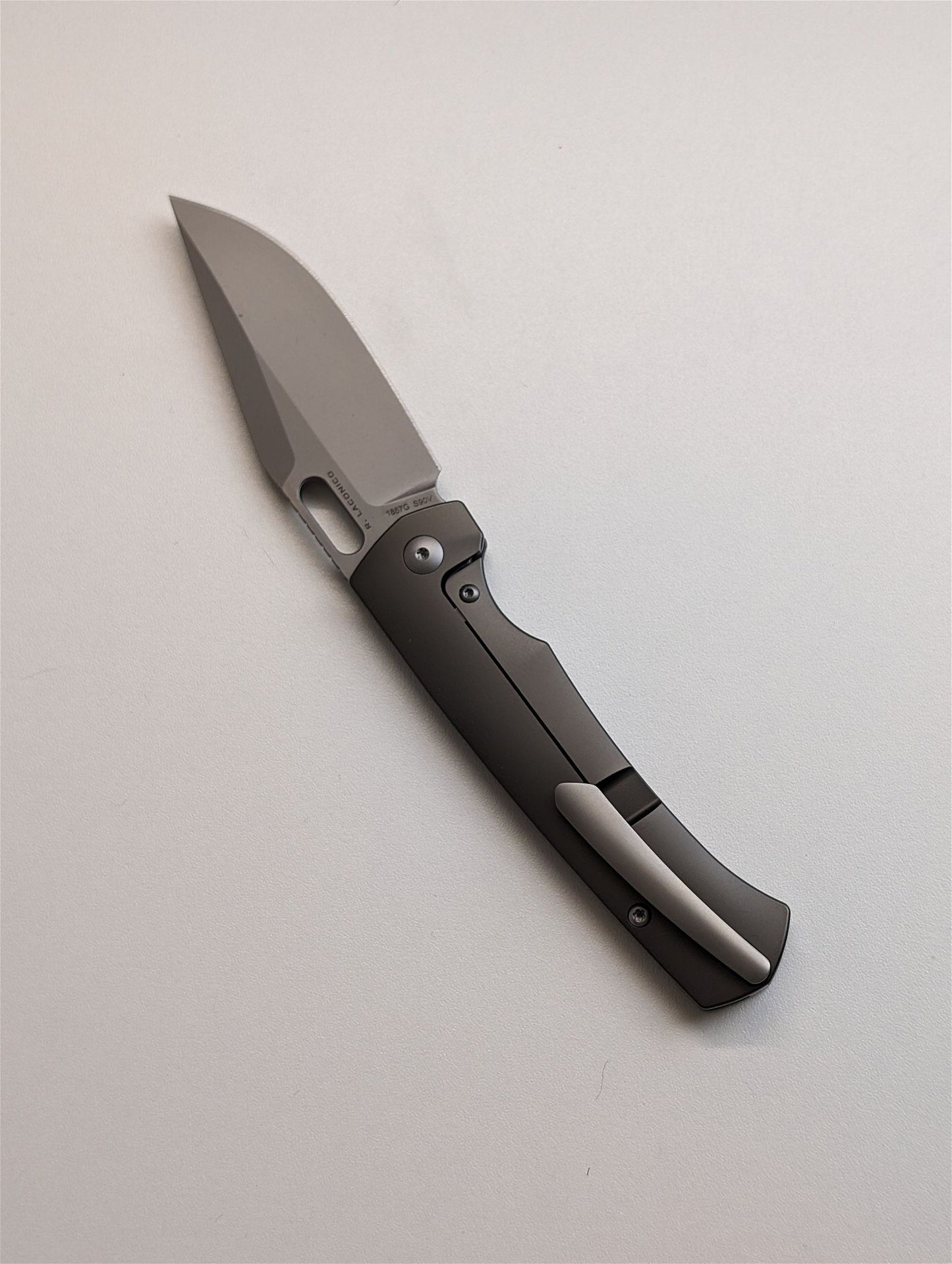 ArtisanCutlery Revel Gray Titan Taschenmesser