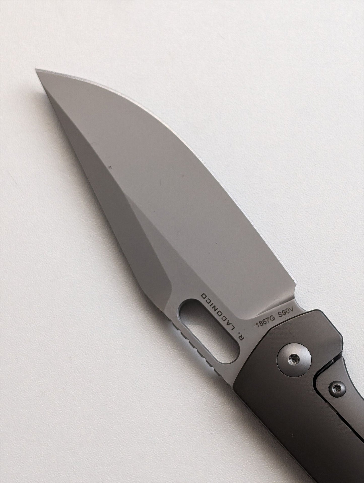 ArtisanCutlery Revel Gray Titan Taschenmesser