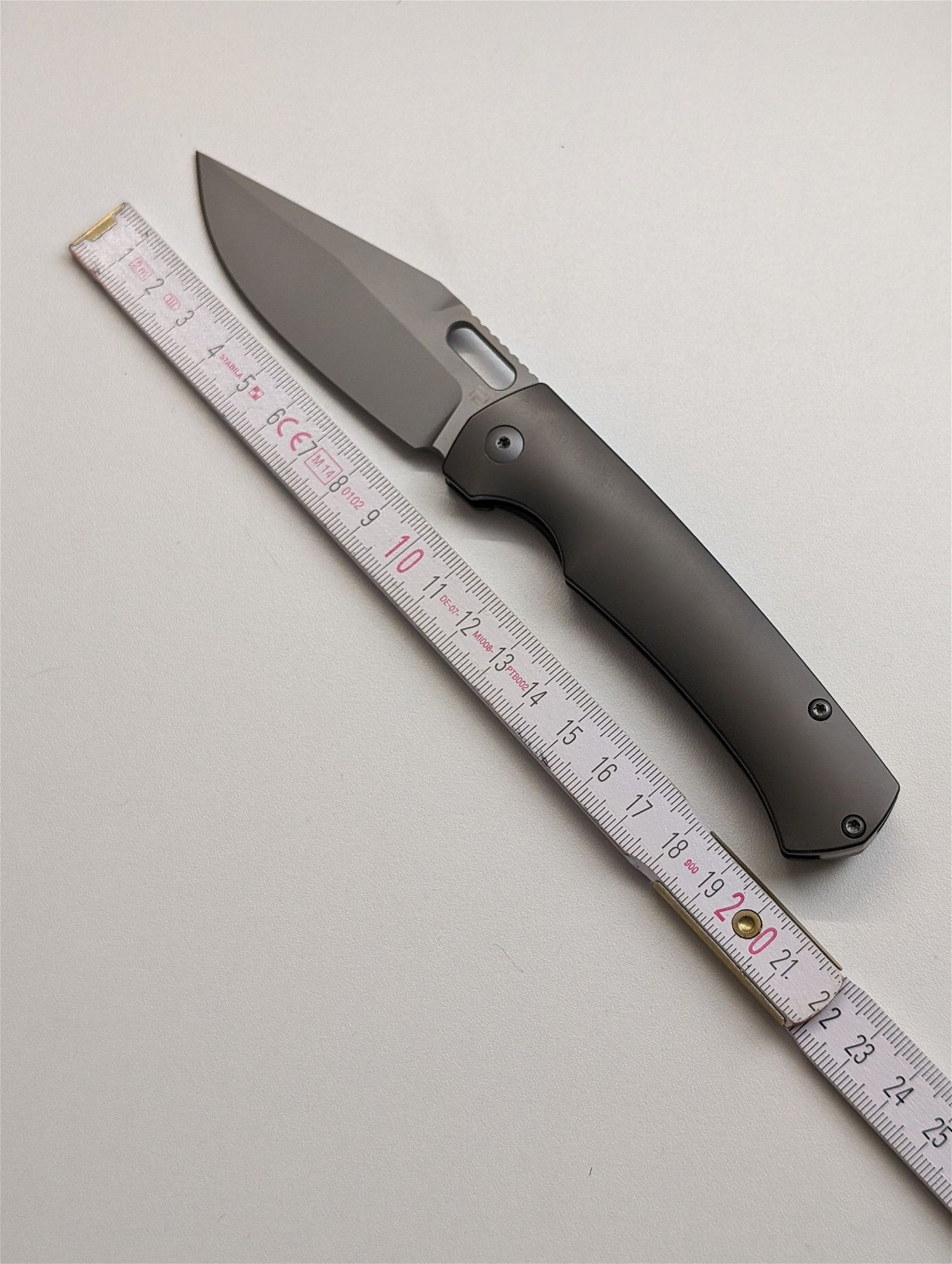 ArtisanCutlery Revel Gray Titan Taschenmesser